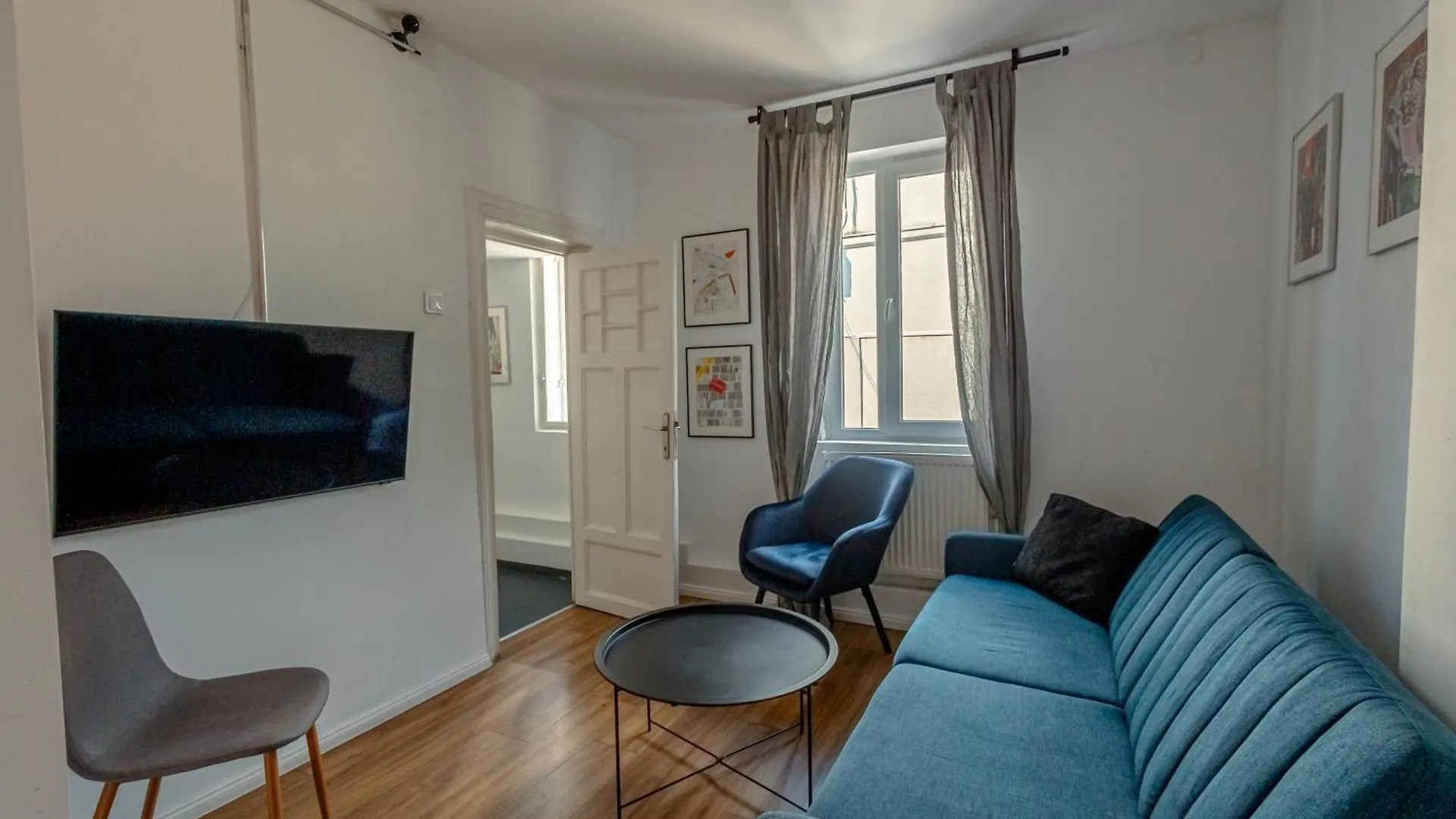 First Hostel Bucarest 0*,