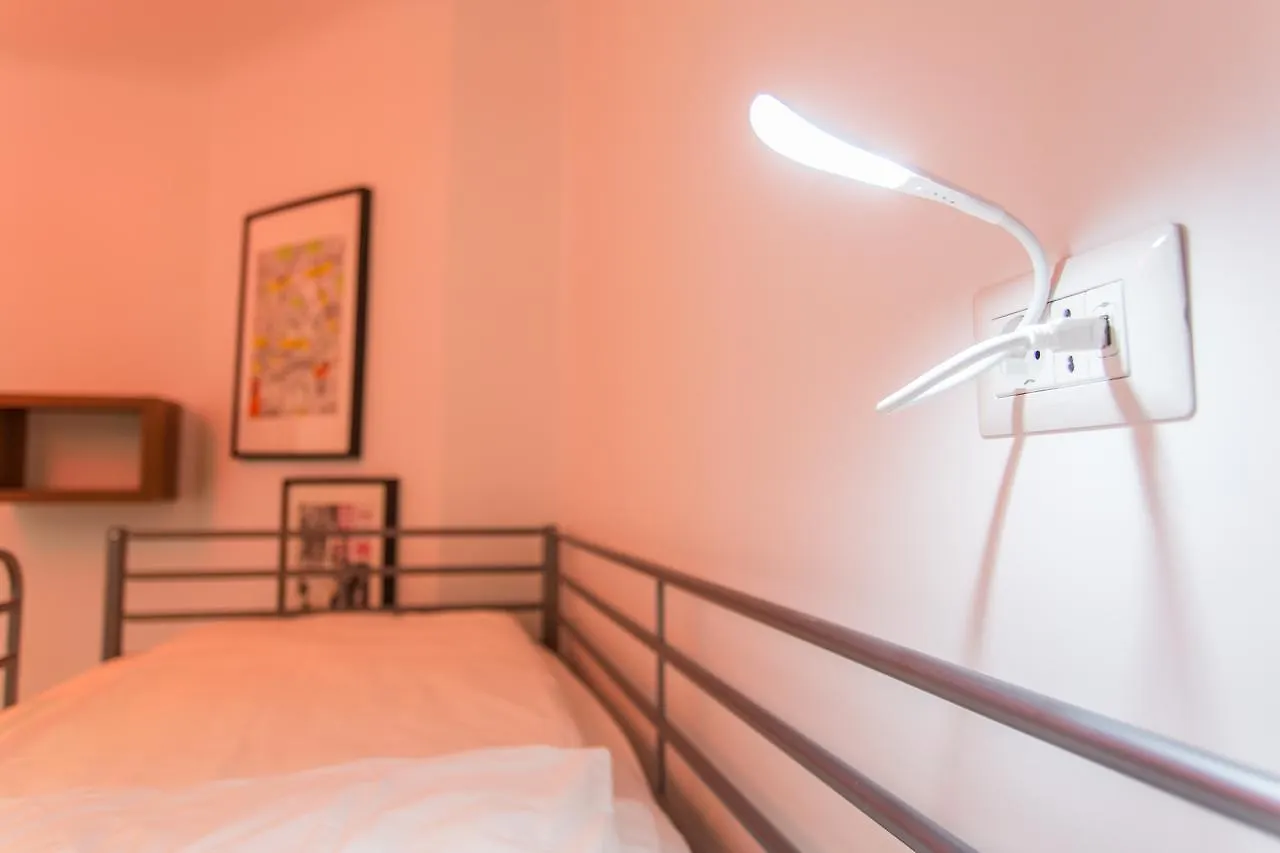 First Hostel Bucarest 0*,