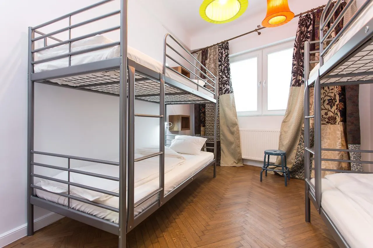 First Hostel Bucarest 0*,  Roumanie