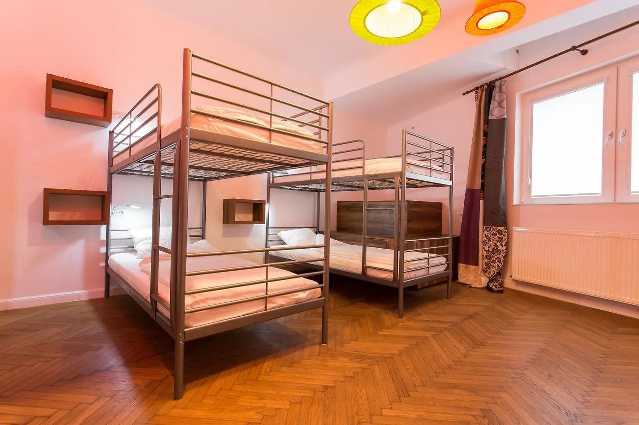 First Hostel Boekarest